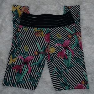 Cute Booty Lounge Black Floral Leggings Size Medium Great Condition